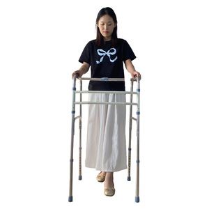 Déambulateur pour personnes âgées avec hauteur réglable et pieds antidérapants, aide à la marche portable, longueur 60 cm, couleur blanche - Product Image 3