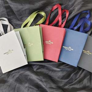 Bolsas de Embalaje Reciclables de Papel Especial con Logotipo Personalizado y Asa de Cinta para Joyería - Product Image 5