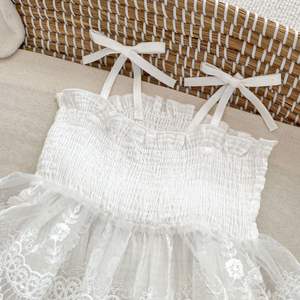 ربطة رأس صيفية ناعمة من القطن السادة للفتيات الصغيرات ، ربطة رأس بيضاء بحمالات للتعميد من عمر 0-2 سنة - Product Image 2