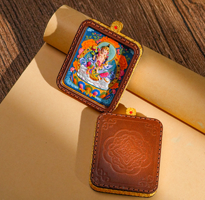 FUTUJI Grosir Liontin Thangka Manjushri Tibet dari Kulit Asli dan Paduan Logam, Jimat Buddha, Perhiasan Berkualitas - Product Image 1