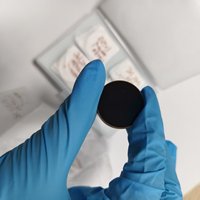 Fenêtre IR en ZnS revêtue de carbone dur DLC, revêtement AR personnalisé, résistante aux rayures pour environnements difficiles, marque SANHANG, modèle SANHANG0008
