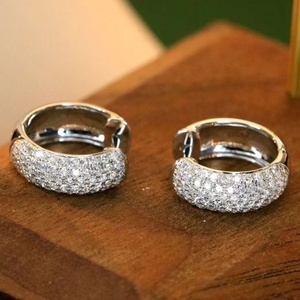 Cadeau incroyable, boucles d'oreilles en or massif 10 carats avec 5 rangées de diamants en moissanite, bijoux fins pour femmes - Product Image 4