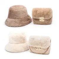 Eşleşen kürk çanta ve şapka setleri kadın çanta bayan çanta havlu kova şapka özel Logo Sling çanta