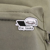 Spilla in metallo smaltato con gatto creativo e divertente, con citazione divertente, accessorio ispirato al lavoro d'ufficio per abbigliamento, zaino, giacca in denim