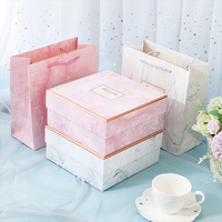Boîte d'emballage cadeau de vêtements de luxe personnalisée boîtes rigides en papier enduit estampage UV gaufrage mat plastification couvercle éponge cadres photo