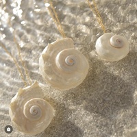3-5cm Conque Naturelle avec Pendentif en Coquillage de Perles Pendentif Punk Conque Chaîne en Acier Inoxydable Bijoux de Plage d'Été Hawaii