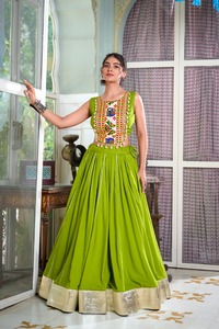 Nouveau chemisier de travail exclusif en rayonne festive Lehenga et Gamthi pour mariage et remise des diplômes Navratri - Product Image 2