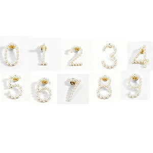 Spilla con Perle Placcata Oro, Numero Misto da 0 a 9, Gioiello Regalo per Confraternite e Sorellanze - Product Image 1