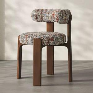 Chaise <span class=keywords><strong>de</strong></span> salle à manger <span class=keywords><strong>de</strong></span> luxe, ensemble <span class=keywords><strong>de</strong></span> meubles pour la maison et le restaurant, <span class=keywords><strong>chaises</strong></span> <span class=keywords><strong>de</strong></span> salle à manger modernes en tissu nordique et bois massif pour table à manger - Product Image 2