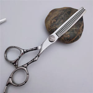 Tijeras profesionales para entresacar cabello de 6.0 pulgadas, para diestros, de acero inoxidable, planas, para estilistas profesionales - Product Image 1