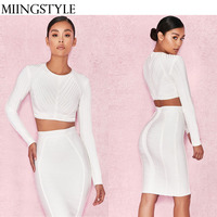 Ensemble élégant blanc deux pièces pour femme : haut à manches longues et jupe bandage, style chic pour le bureau et les soirées