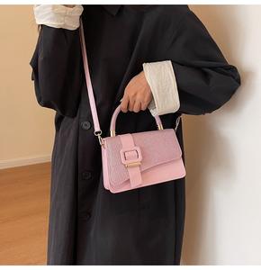 Bolso de mujer con solapa dulce Mini bolso de hombro cruzado de cuero PU cadenas bolso de diseñador de lujo bolso de mensajero cuadrado en venta - Product Image 3