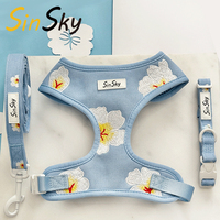Harnais pour chien SinSky Dog Flower, blanc, durable, réglable, collier et laisse, ensemble de harnais pour chien de luxe personnalisé