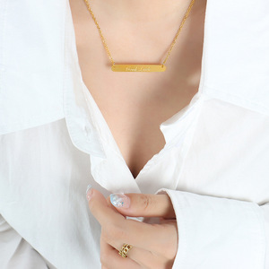 Venta al por mayor de alta calidad personalizado nuevo diseño de moda regalo de moda 18K chapado en oro de acero inoxidable buena suerte barra Horizontal amigos - Product Image 4
