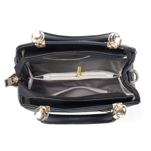 Hot-selling 2026 <strong>Pearl</strong> Solid Color Elegant Fashion Shoulder Crossbody Bags Luxury Women's <strong>Handbags</strong> - Product Image 4