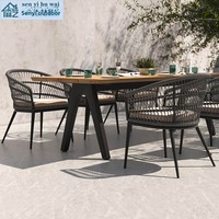 Ensemble de table et chaises de salle à manger d'extérieur en aluminium mobile de style nordique avec table carrée en teck haut de gamme pour villa, hôtel, terrasse, balcon et jardin