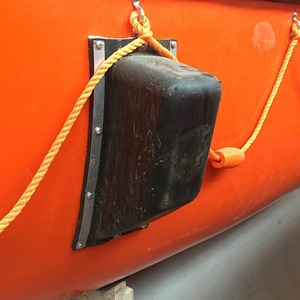 Bote Salvavidas Cerrado de Fibra de Vidrio para 25 Personas en Venta - Product Image 3