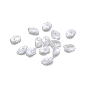Flocons de perles baroques imitation ABS de forme irrégulière pour la fabrication de bracelets, composants de bijoux blancs 12 mm - Product Image 1
