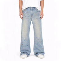 Jean baggy multicolore pour homme, coupe large, en denim délavé clair, orné de cristaux de formes variées, style streetwear vintage