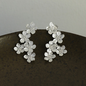 INATURE Forget Me Not 925 Plata de ley hecha a mano joyería fina flor romántica Stud pendientes - Product Image 6