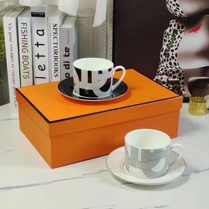 Offre Spéciale : Ensemble de 4 Assiettes en Porcelaine de Luxe Nordique Noir et Blanc pour Restaurant, avec Coffret Cadeau - Product Image 2