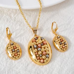 Ensemble de bijoux de mariée plaqué or 14 carats de style Dubaï avec boucles d'oreilles et collier en zircon pour femmes, occasions de fête et de mariage - Product Image 2