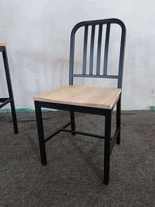 Venta al por mayor Restaurante Pizzerias Silla Moderna Metal Cafetería Sillas Asiento de madera cóncavo Sillas de comedor - Product Image 6