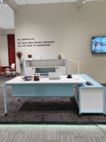 Bureau de travail simple, table de réunion commerciale, poste de travail minimaliste pour le personnel, table avec structure métallique, table de bureau à domicile