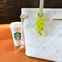 Porte-clés mignon en acrylique avec grappe de raisins perlée, breloque de sac pour couples, pendentif créatif pour voiture ou téléphone, pour femmes, emballé individuellement, vente en gros