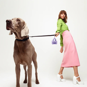 Dispensador de Bolsas para Excrementos de Perro de Silicona Personalizado con Forma de Candado y Mosquetón - Product Image 6