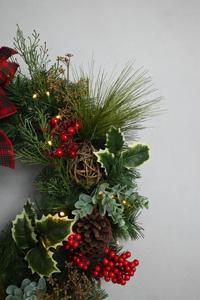 Wholesale Selling Customized <b>Pinecone</b> Red Berry Pine Needles Artificial Christmas Wreath - Product Image 5