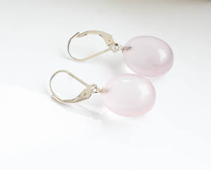 Pendientes colgantes de cuarzo rosa natural Blush Serenity con metal de plata 925, estilo de lujo, en venta. - Product Image 5