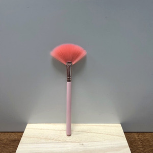The Cloud Brush Tamaño mediano Suave Natural Fluffy Hair Fan Brush Mascarilla facial Highlight Pink Fan Facial Brush - Product Image 4
