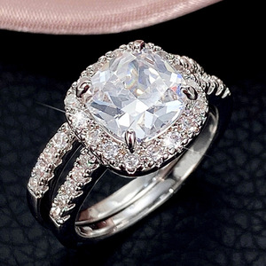 Ensemble de deux bagues de couple à quatre griffes en zircon, élégantes et assorties, bijoux de mode pour mariage - Product Image 1