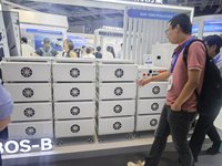 Batterie au lithium Deye BOS-B de stockage 14,3 Kw 215kWh batterie solaire Lifepo4