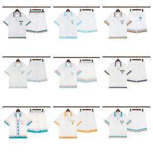 Completo Set Abbigliamento Moda Designer 2026: Camicia a Maniche Corte <span class=keywords><strong>e</strong></span> Pantaloncini da Uomo Stile Tribale <span class=keywords><strong>e</strong></span> Abiti da Donna per Resort da Spiaggia - Il Tuo Look di Tendenza - Product Image 2