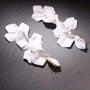 Boucles d'oreilles longues en forme de pétale acrylique pour femme, bijoux de fleurs, style bohème, - Product Image 5
