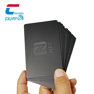 Disesuaikan Polos Matte Hitam NTAG216 NFC Kartu Pintar Hitam PVC NFC/RFID Kartu Bisnis Digital