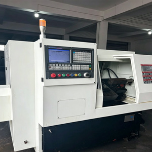 เครื่องกลึงซีเอ็นซีแนวนอน 3 แกน ควบคุมด้วยระบบ FANUC แกนหมุนเดี่ยว ความยาวชิ้นงาน 2000 มม. สำหรับงานขนาดกลาง ความแม่นยำสูง - Product Image 4