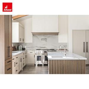 Mobile da Cucina Ecologico in <span class=keywords><strong>Legno</strong></span> Alland con Modanature Francesi, Armadio Laccato Beige Europeo e Isola Doppia in Rovere Bianco - Product Image 3