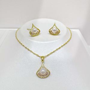 ราคาโรงงาน ชุดเครื่องประดับเงินแท้ 925 ดีไซน์หยดน้ำ แฟชั่นเรียบง่าย ต่างหู สร้อยคอ ชุดของขวัญสำหรับผู้หญิง ประดับมุก ทันสมัย - Product Image 4