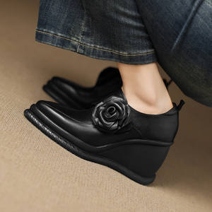 Zapatos de Tacón Alto Unisex de Otoño e Invierno Hechos en China, Parte Superior de Cuero Vacuno, Zapatos de Diseño Cómodos y de Alta Gama - Product Image 5