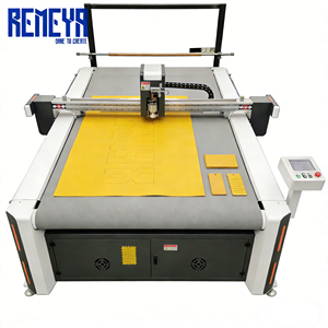 Machine de découpe CNC à couteau oscillant fiable offrant une tolérance de précision en matière de épaisseur et une machine de découpe du cuir durable - Product Image 1