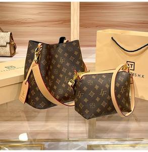 <span class=keywords><strong>กระเป๋า</strong></span>ถือแบรนด์หรูรุ่นใหม่ล่าสุดปี 2026 ทรงถังน้ำ ความจุเยอะ ลายดอกไม้โบราณ รุ่น Love Bag ขายส่งจากโรงงานกวางโจว - Product Image 6