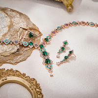 Ensemble de bijoux baroque en zircon coloré, collier, boucles d'oreilles, bagues, bracelet, or rose, rubis, élégant, pour soirée dansante, occasion formelle, bijoux pour femme