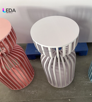 LEDA vend un support à gâteau rond en acrylique à nervures blanches pour mariage, événement, fête d'anniversaire, décoration