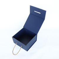 Grande boîte rigide pliante en papier de luxe bleu et feuille d'or avec logo personnalisé boîte d'emballage cadeau avec couvercle magnétique et poignée en or