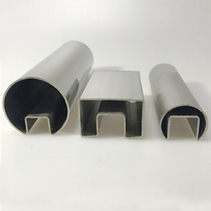 <span class=keywords><strong>Poteau</strong></span> de balcon en verre en acier inoxydable Tube à fente en U Balustrade Main courante Tuyau profilé en U <span class=keywords><strong>sur</strong></span> Balustrade et mains courantes - Product Image 1