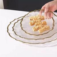 Vaisselle 13 pouces en verre à rebord doré pour la décoration de mariage Assiettes de présentation pour mariage en forme de fleur
