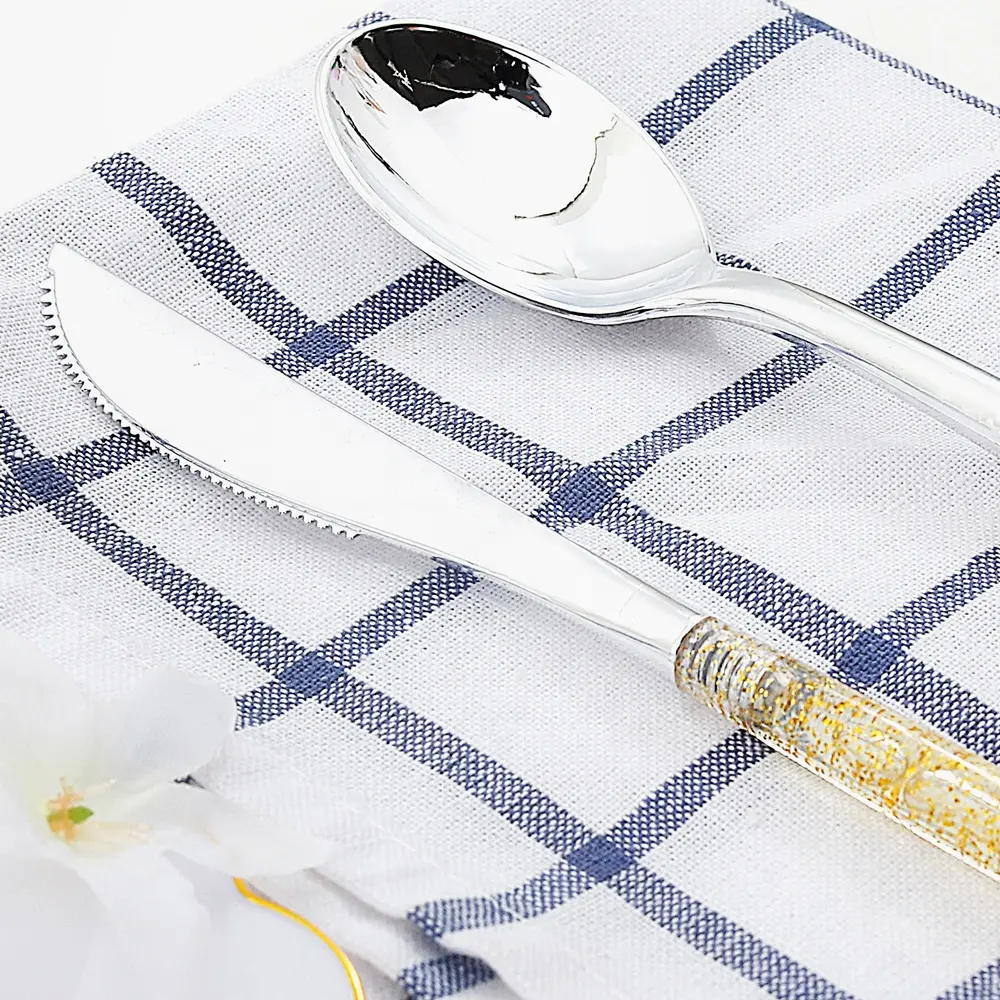 Одноразовый пластиковый серебряный с золотым блестящим ножом для столовых приборов